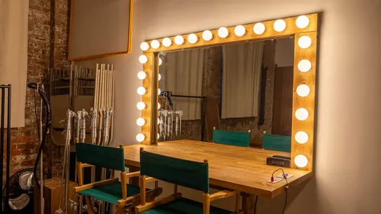 NULA-STUDIOS-MAKEUP-MIRROR-STUDIO-E
